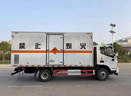 察哈尔右翼中爆破器材运输车